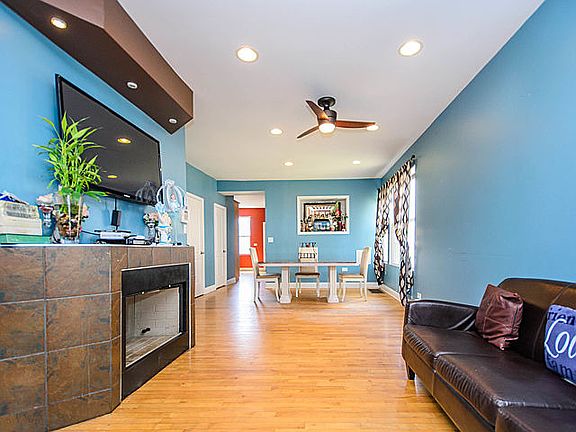 3rd image of 4717 W Dickens Ave