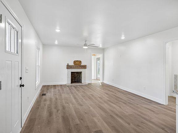 5th image of 206 W Main St