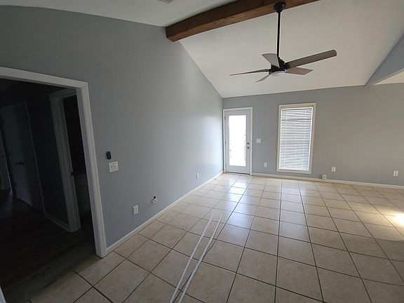 3rd image of 22 Lexington Cir