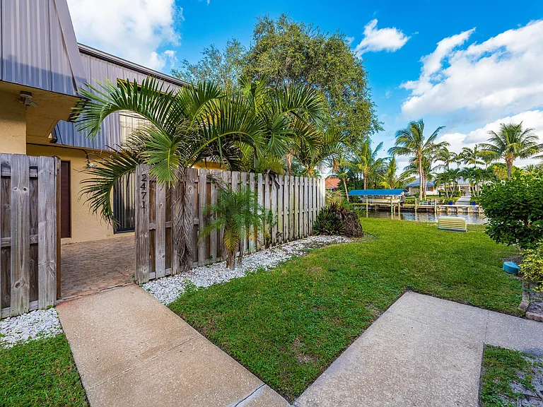 2471 Waterside Dr — Photo 2