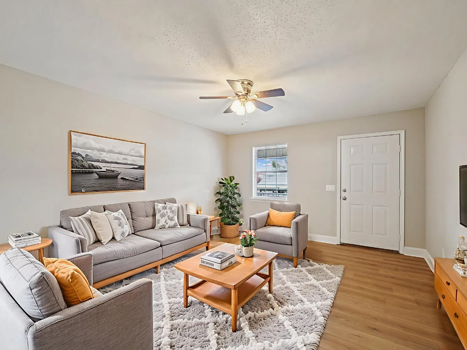 Valley Square Apartments — Photo 2