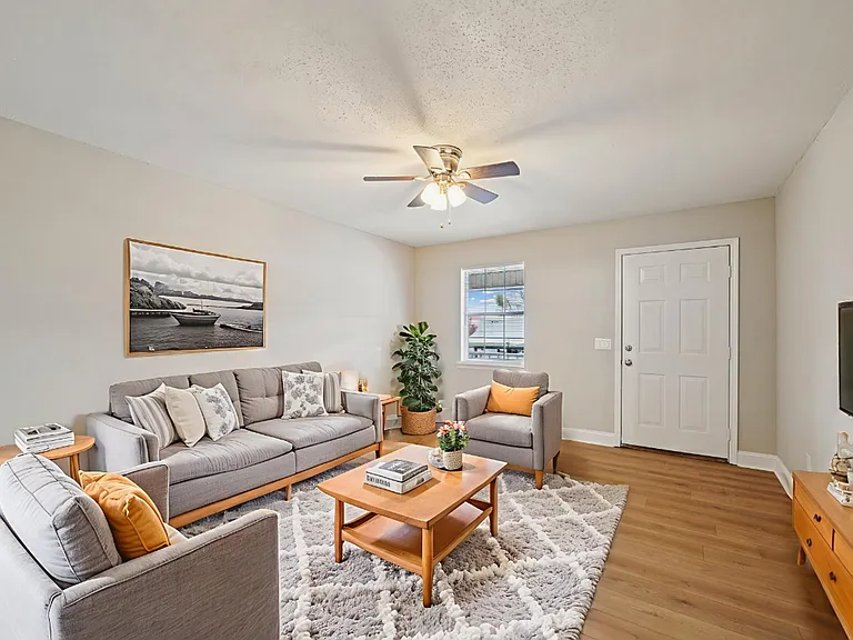 Valley Square Apartments — Photo 2