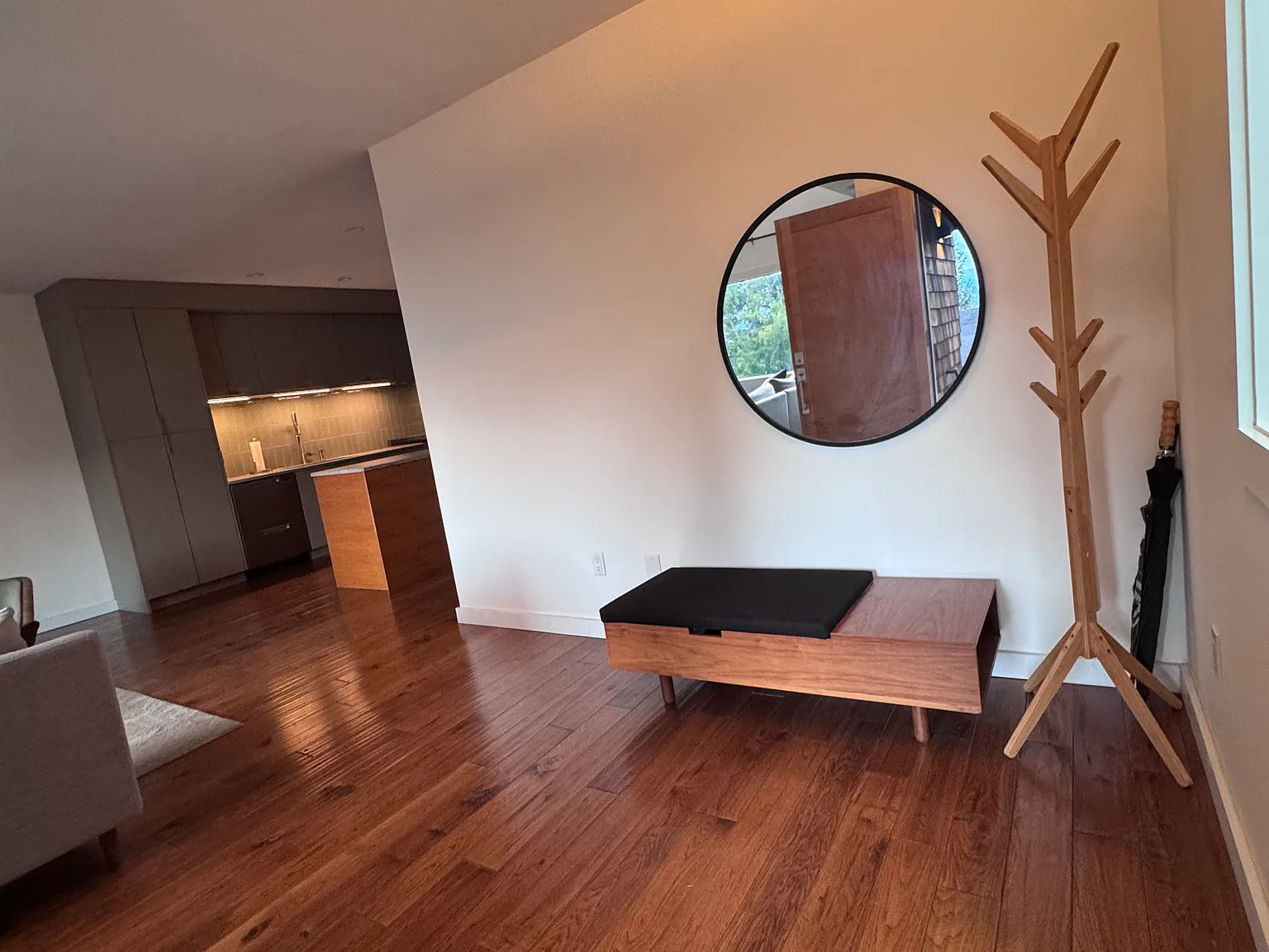 3 bed, 2.5 bath, 2250 sqft, $5,250 — Photo 1
