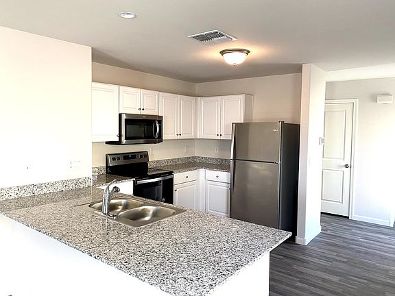 3rd image of 1051 W Verde Ln