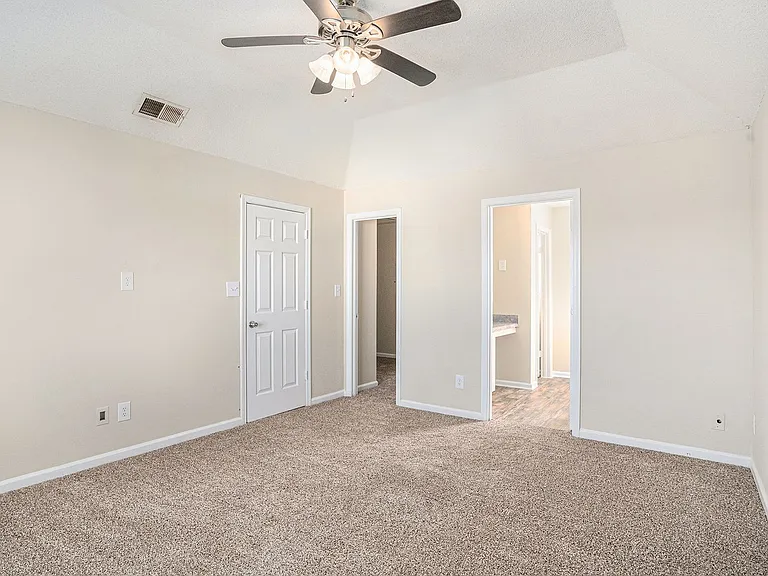 4357 Ward Bluff Ct — Photo 8