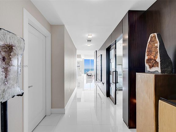 3rd image of 900 Biscayne Blvd #Penthouse 6109