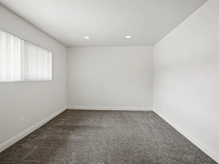 Balboa Apartments — Photo 10