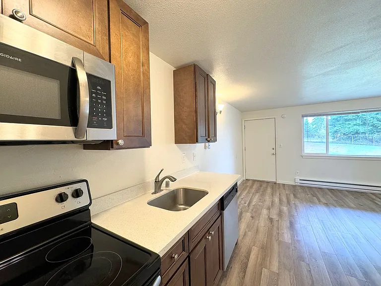 North Highland Court — Photo 7