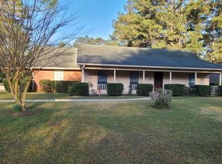 12 Village Park Dr, Laurel, MS 39443