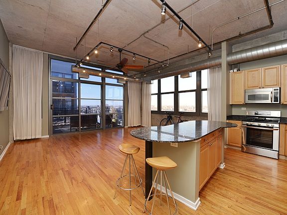 4th image of 900 N Kingsbury St APT 1041
