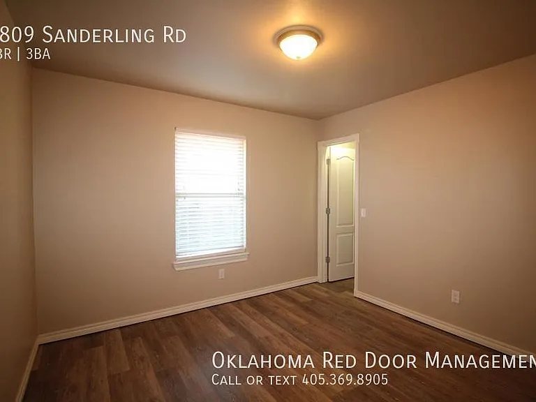 5809 Sanderling Rd — Photo 2