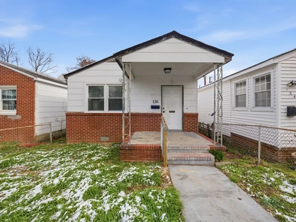 126 Ash Ave