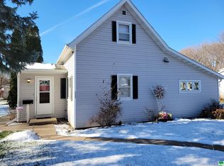 233 S Pine St, Vermillion, SD 57069