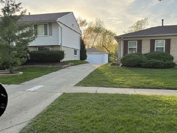 Exterior Neighborhood (street photo)