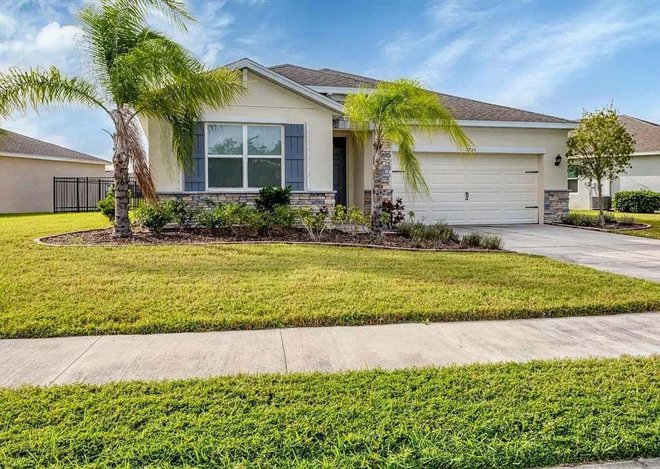 5733 Silver Palm Blvd