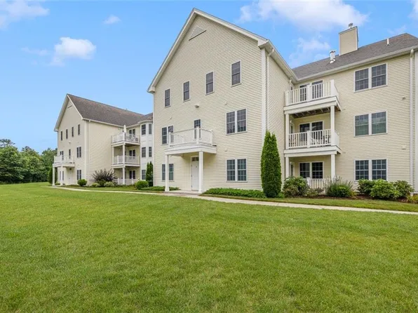 20 Saw Mill Dr Unit 204, North Kingstown, RI 02852