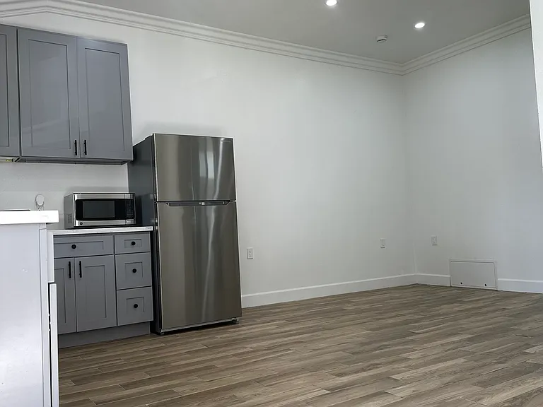 2556 E 220th St #1/2 — Photo 17