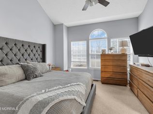 25 Madison Ct, Tinton Falls, NJ