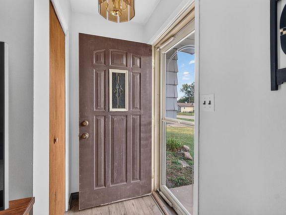 5th image of 1286 W Southfield Dr