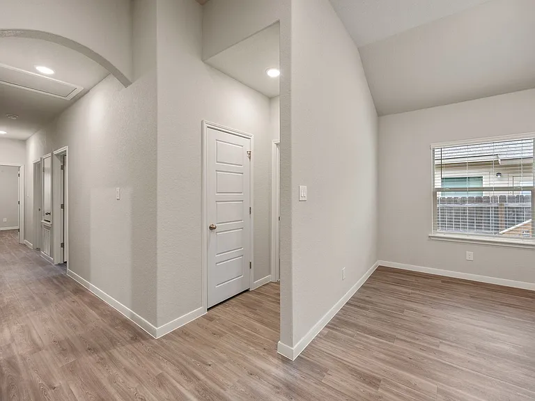 354 Emma Dr — Photo 8