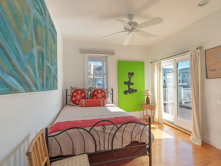 806 Dune Rd — Photo 9