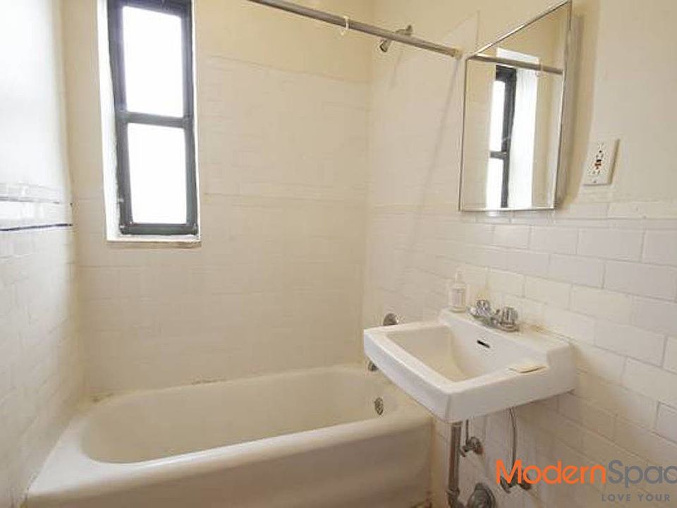 1st image of 3124 32nd St