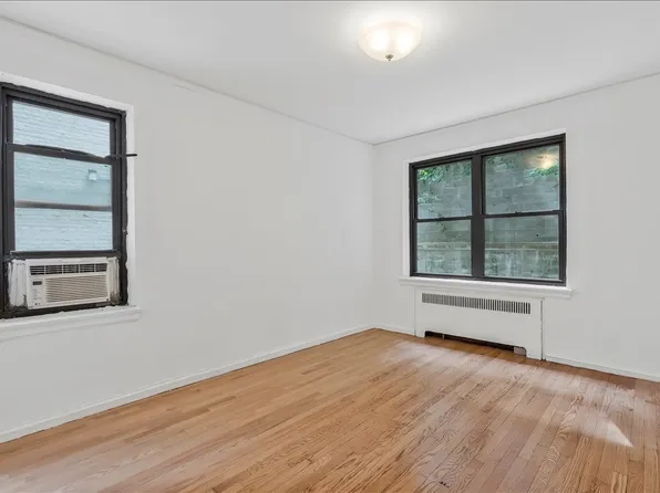 251 Seaman Avenue image 3 of 9