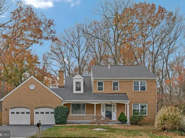 814 Potomac Ridge Ct, Sterling, VA 20164