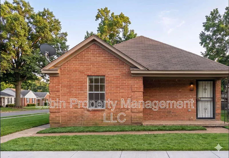 2135 Howell Ave