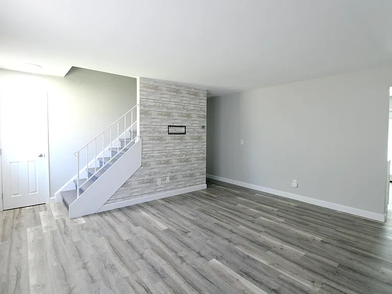 1889 Aztec Dr — Photo 6