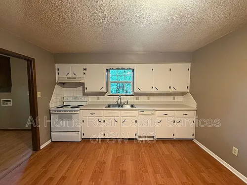 605 W Bluegrass Rd Photo 1