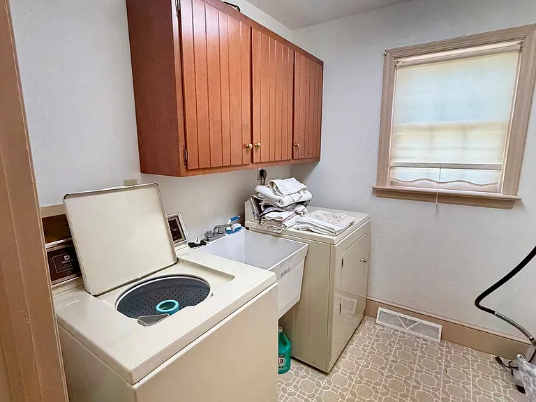 684 Steinman Ct — Photo 13
