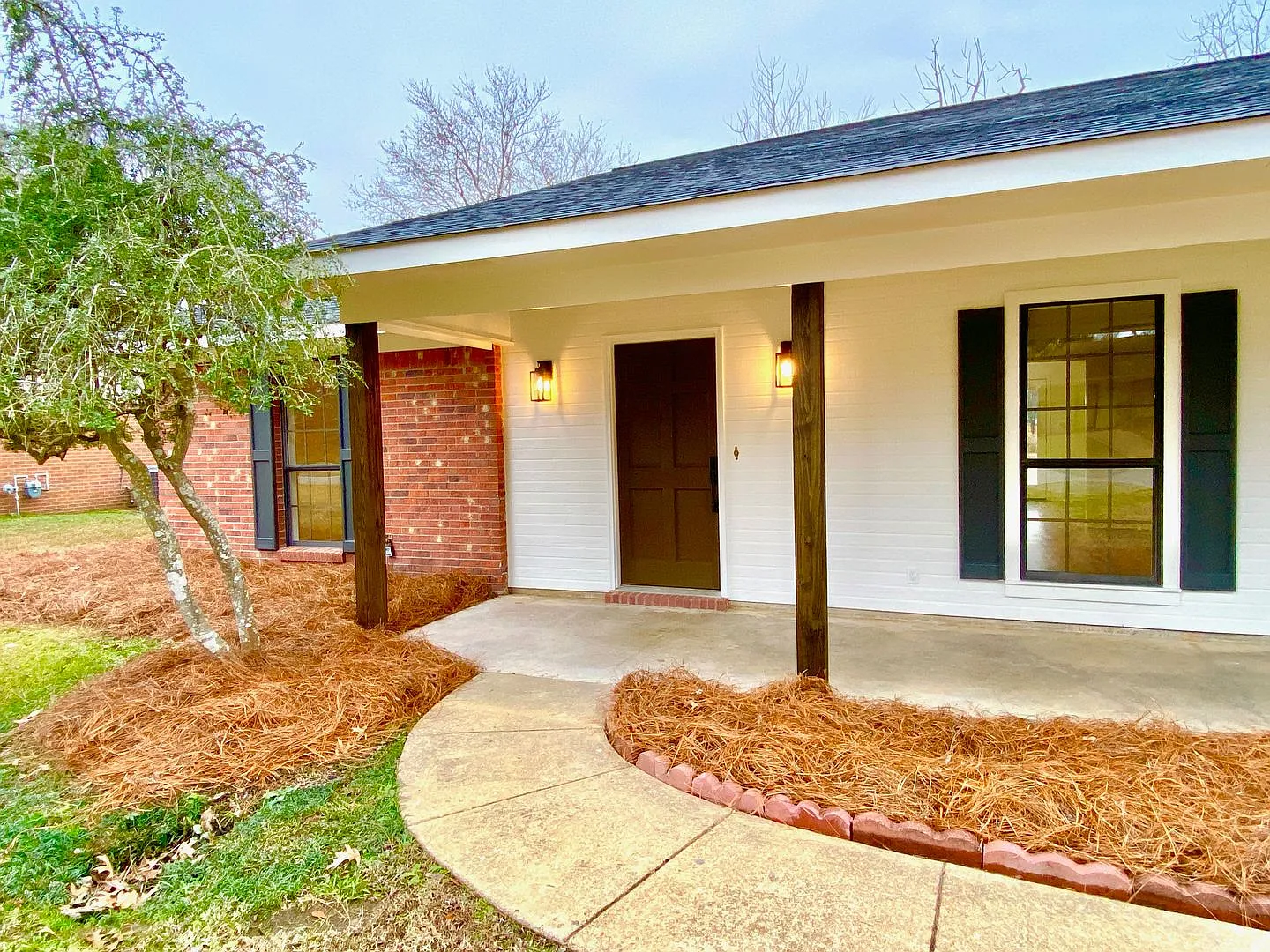 Update 3 Bedroom 2 Bath — Photo 4