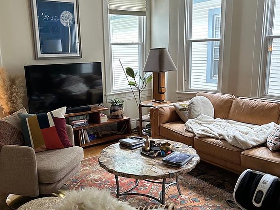 4th image of 2107 Woodbourne Ave