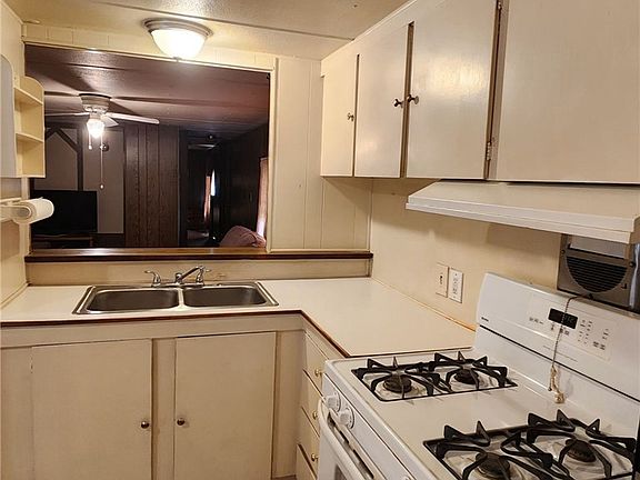 3rd image of 15940 Stoddard Wells Rd Space 30