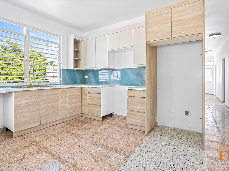 4884 Bo Terranova — Photo 33