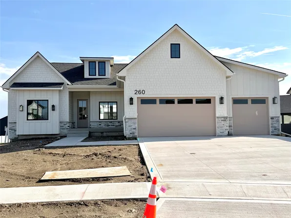 260 NW Montego Ct, Waukee, IA 50263