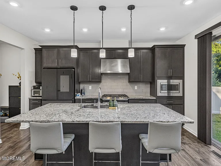 319 Tulip Ct — Photo 22