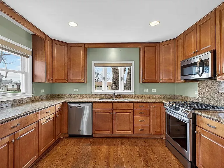 720 Preston Ln — Photo 9