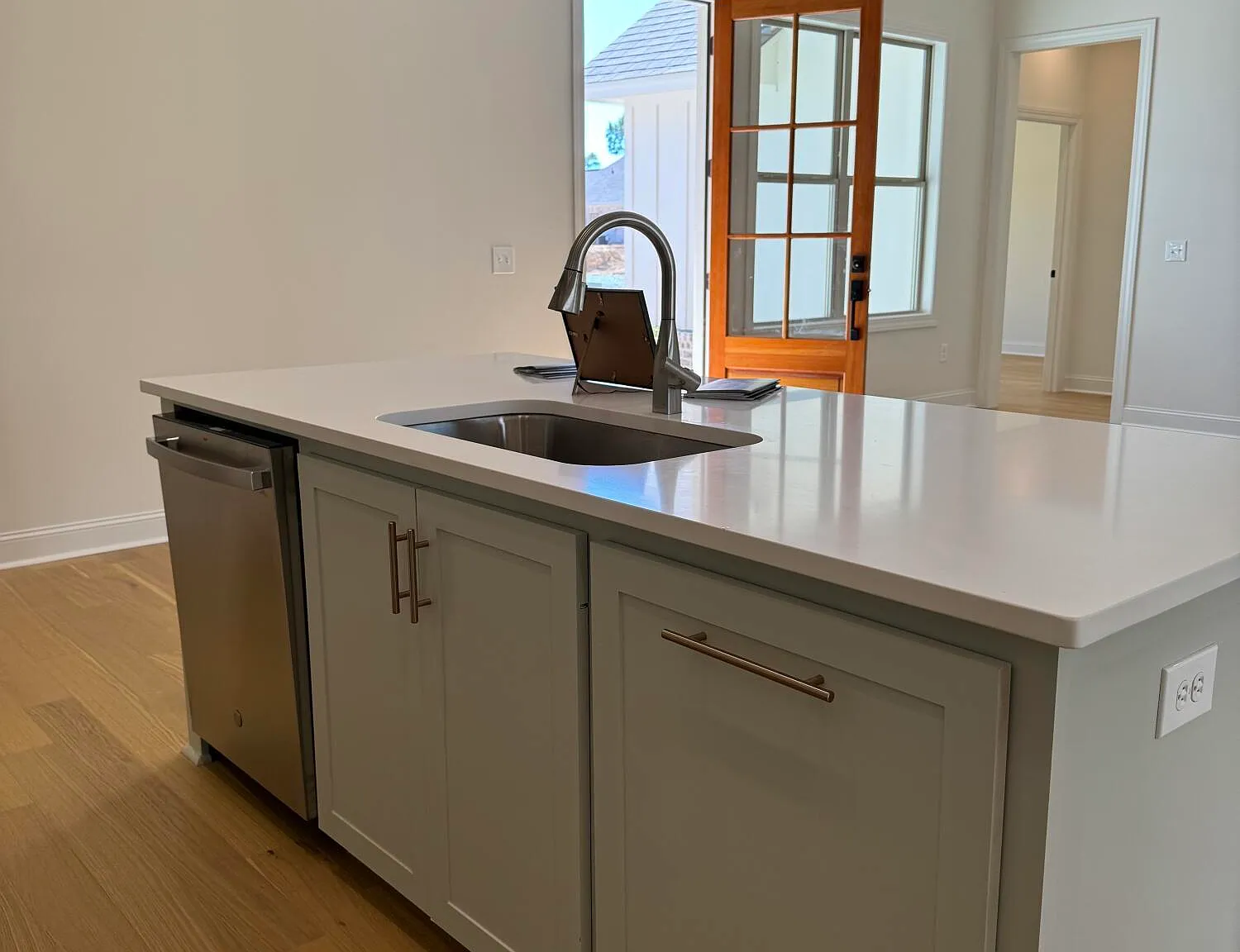 3 bed, 3.0 bath, 1854 sqft, $2,800 — Photo 4