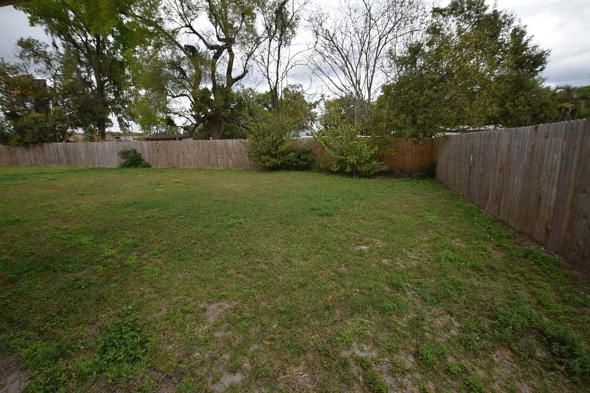 Building Photo - 1031 Royal Palm Ave #2