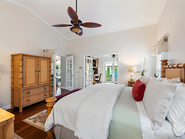 5751 Pennock Point Rd — Photo 9
