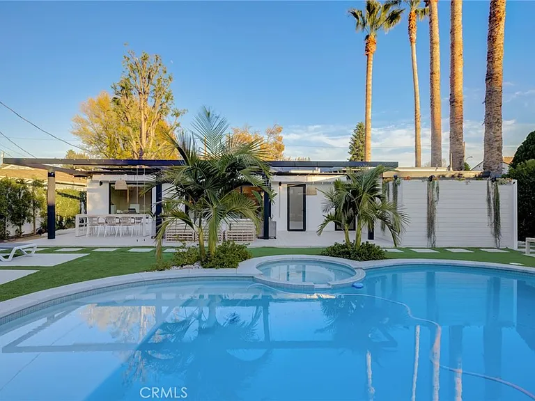 8161 Encino Ave — Photo 57