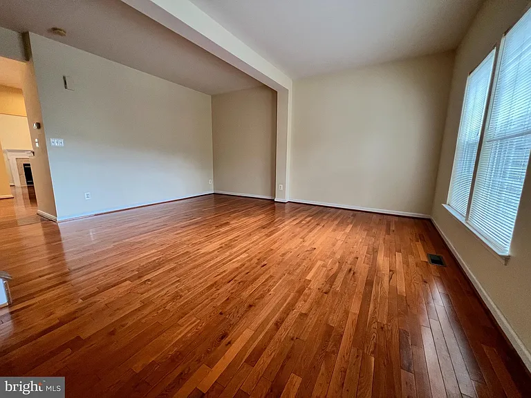 10168 Elgin Way — Photo 6
