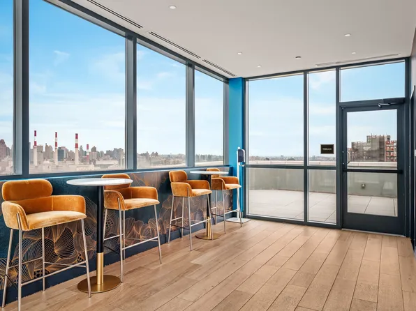 42-02 Crescent Street image 17 of 19