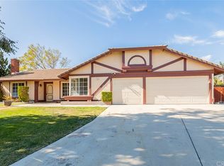 1558 W Summerset Dr, Rialto, CA 92377