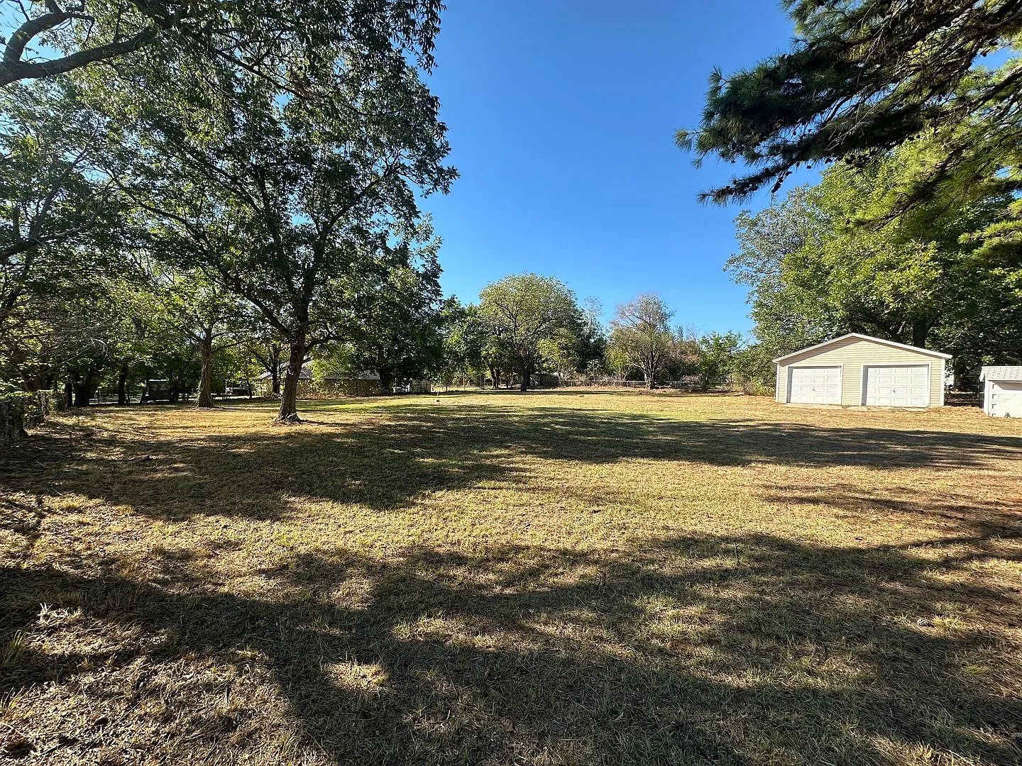 3 bed, 1 bath, 2 car garage on 1 acre — Photo 4