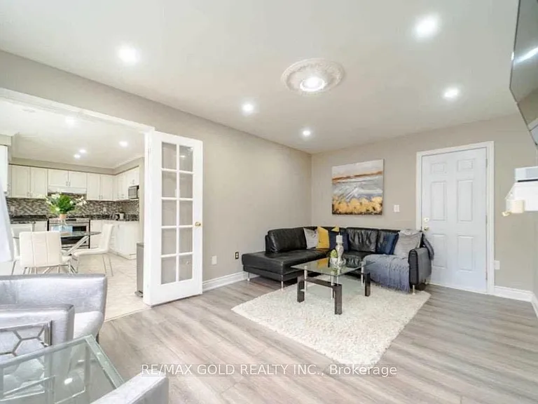 15 Sedgewick Cir — Photo 4