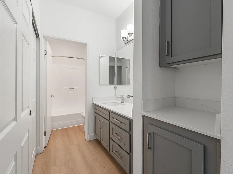 Veda Luxury Apartments — Photo 37