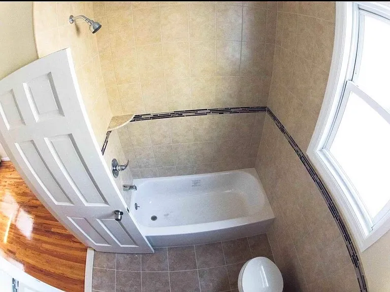 124 Warner Ave #A — Photo 3